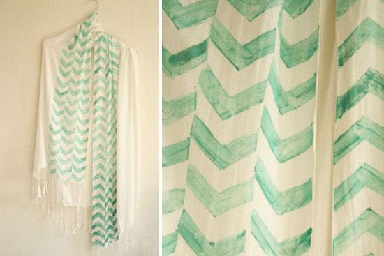 30 Fabulous DIY Scarf Tutorials featured by top US sewing and knitting blog, Flamingo Toes.