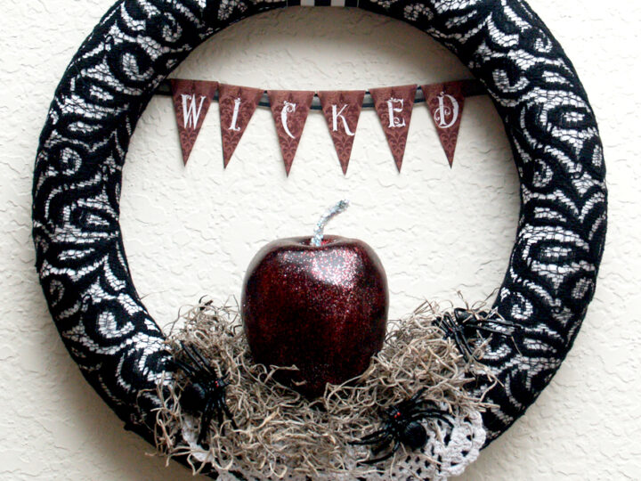 Image for Wicked Halloween Wreath & Entryway Display