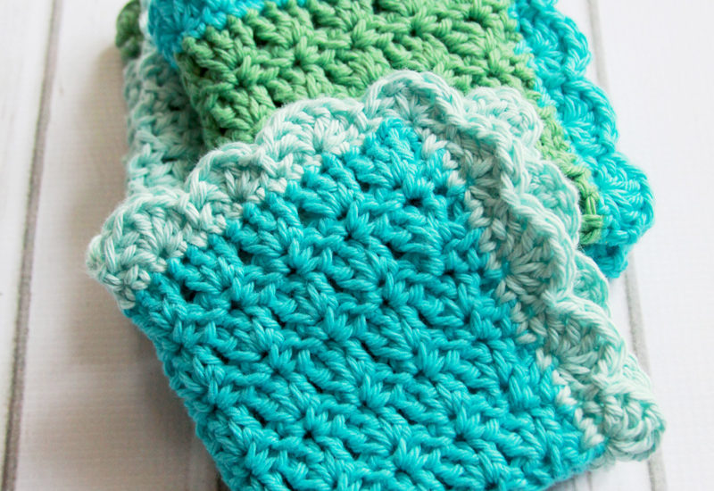 Easy Crochet Dishcloth Pattern featured by top US crochet blog, Flamingo Toes.