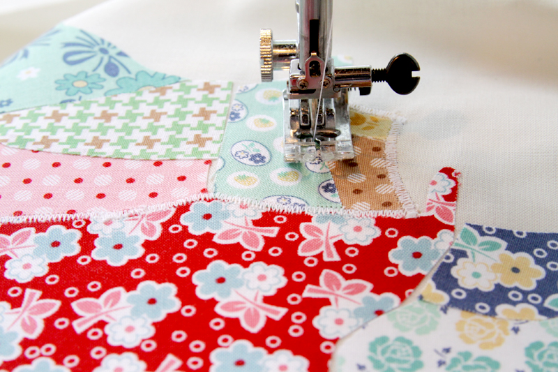 US Map Quilt Tutorial featured by top US quilting blog, Flamingo Toes: Zig Zag State Applique