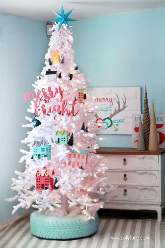 Best Christmas Decorating Trends featured by top US craft blog, Flamingo Toes: Bright Colored Christmas