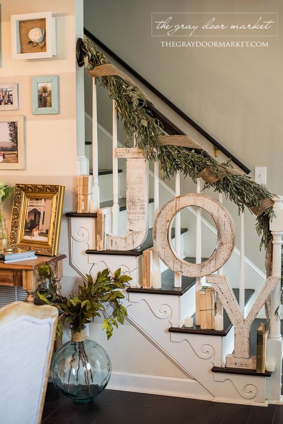 Best Christmas Decorating Trends featured by top US craft blog, Flamingo Toes: Farmhouse Christmas