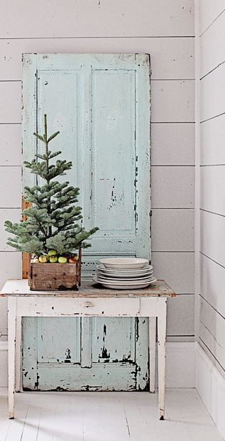 Best Christmas Decorating Trends featured by top US craft blog, Flamingo Toes: Farmhouse Christmas