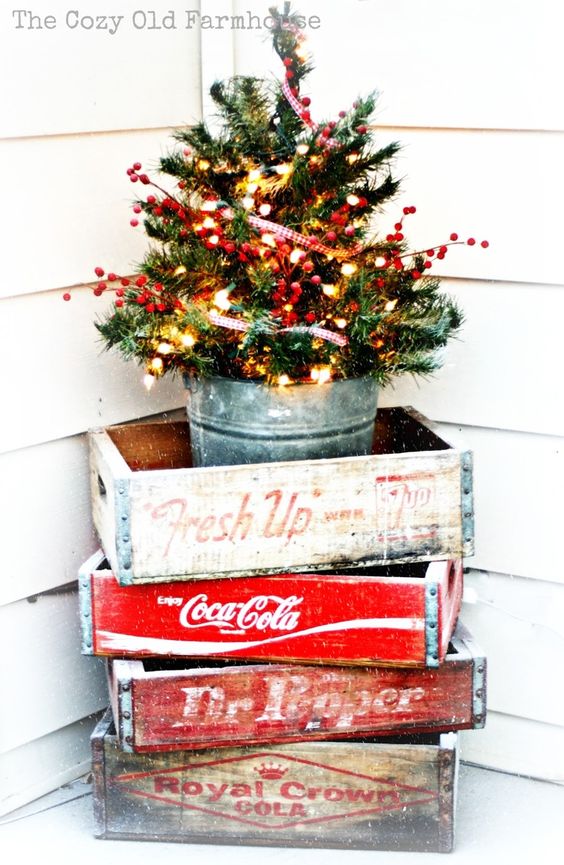 Best Christmas Decorating Trends featured by top US craft blog, Flamingo Toes: Farmhouse Christmas