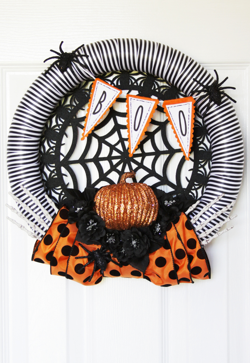 Simple and Spooky Halloween Wreath