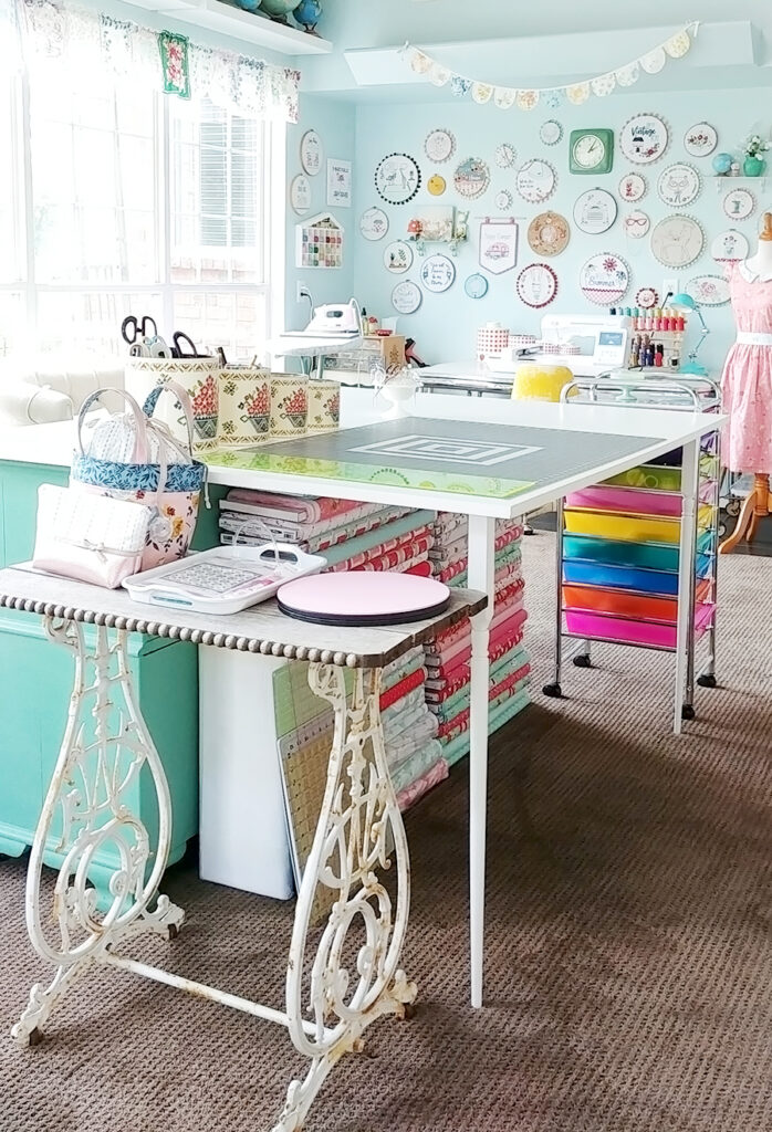 2019 Top Ten Quilting and Sewing Projects! by popular Tennessee quilting blog, Flamingo Toes: image of a sewing room. 