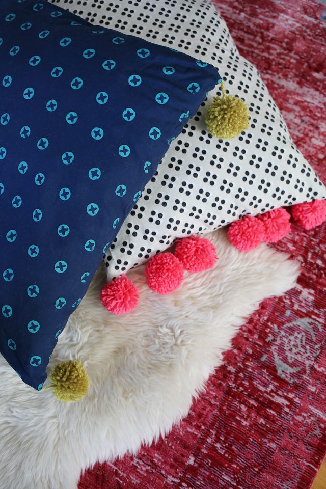 Giant floor pillows DIY - With Handles - Life Sew Savory