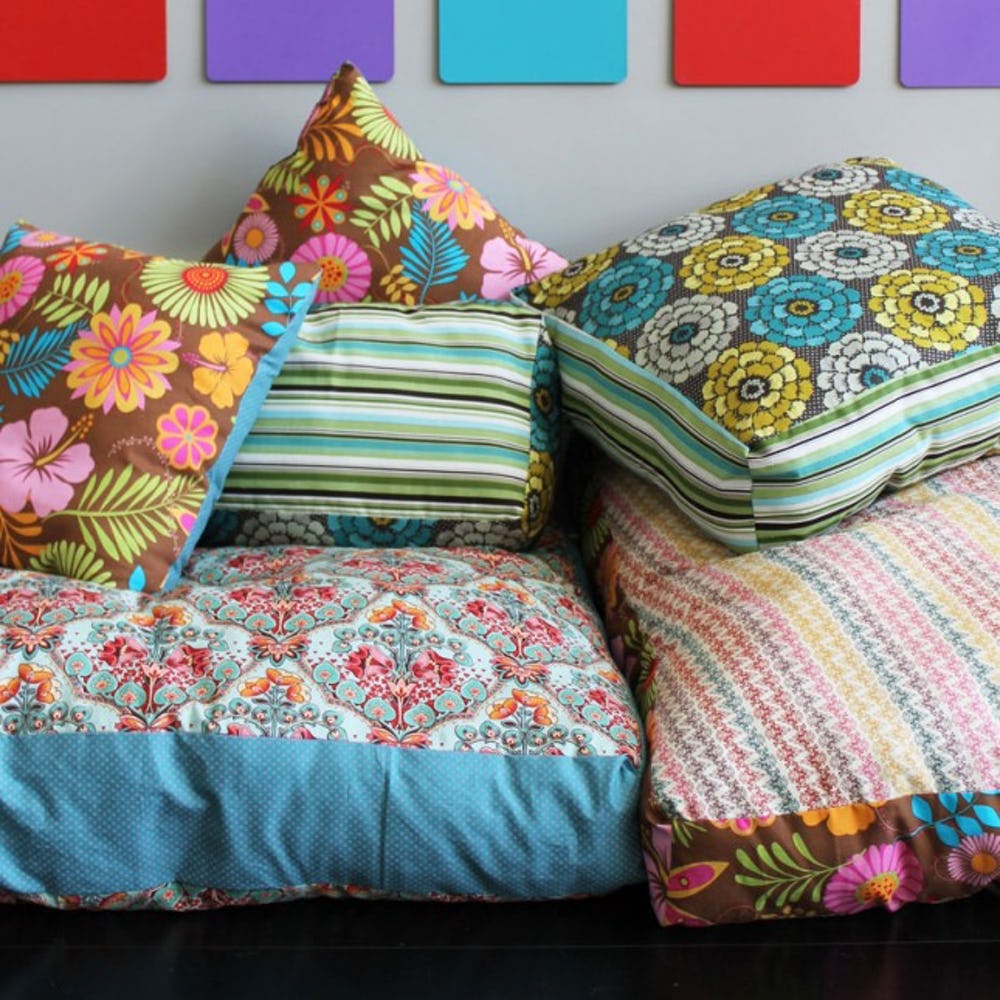 Colourful floor outlet cushions