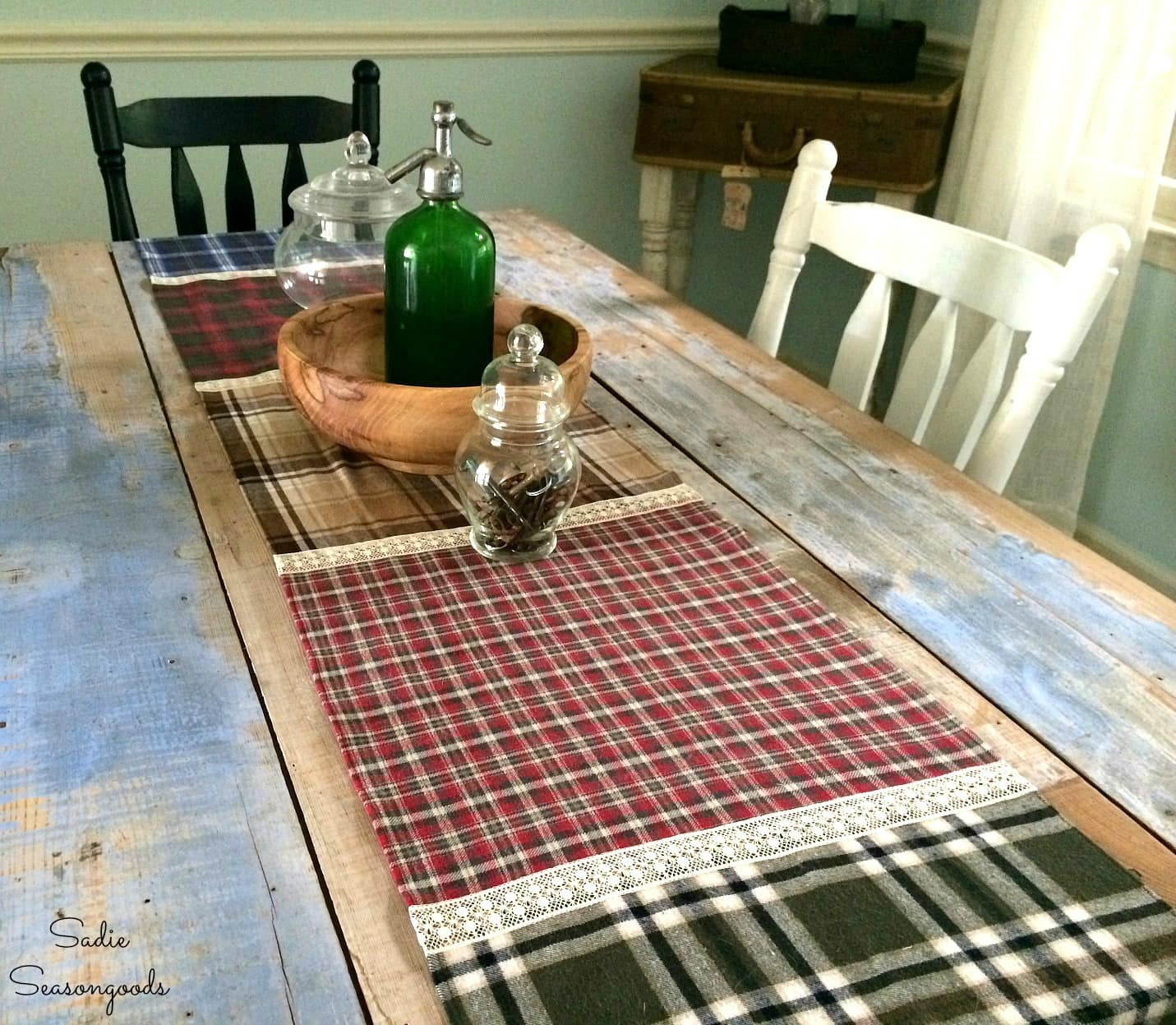 Fall table runner with flannel fabric from second hand clothes and lace ribbon for a cozy home and rustic home decor by Sadie Seasongoods