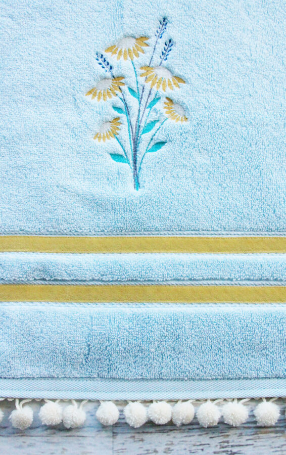 Vintage Daisies Embroidered Hand Towel