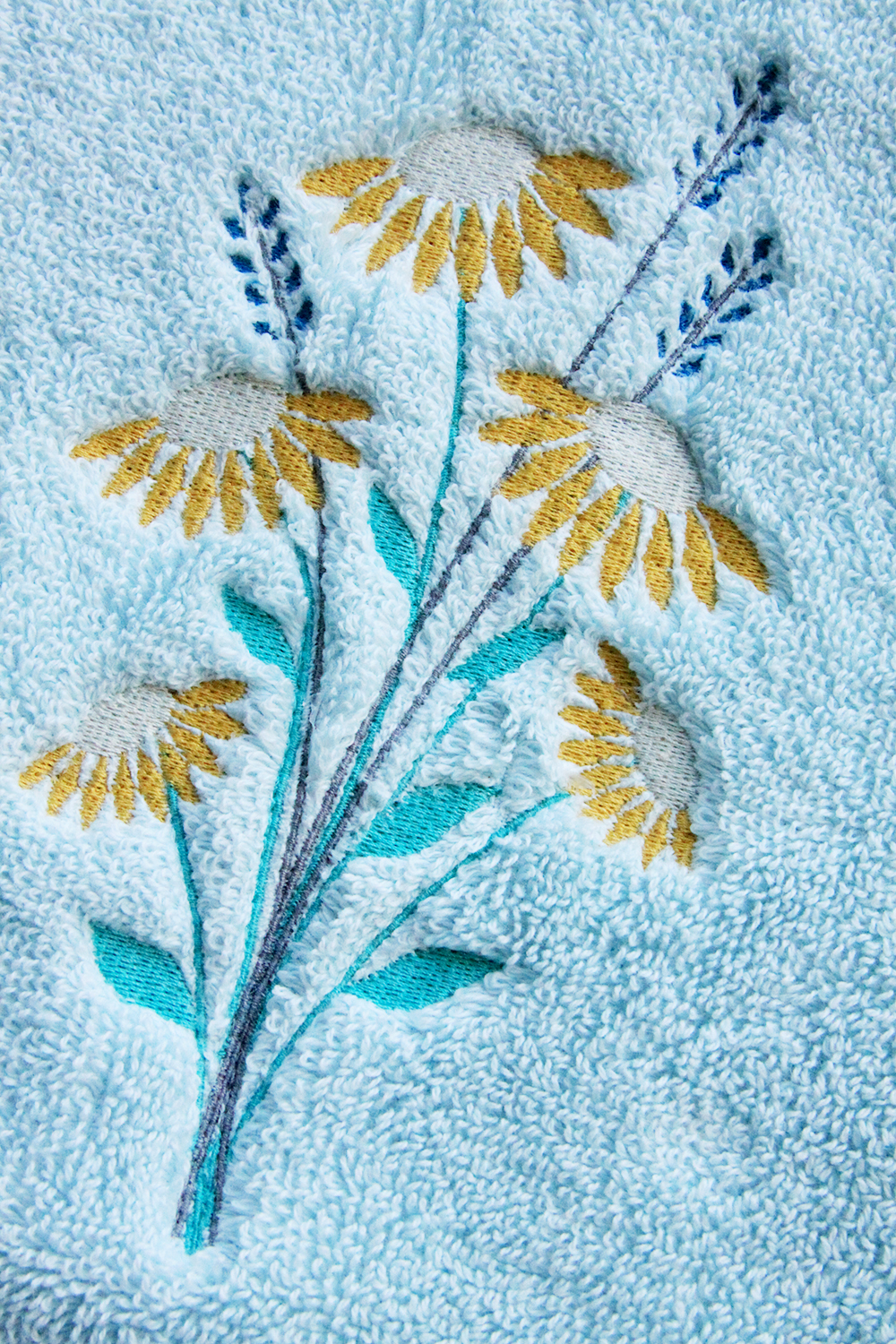 Vintage Daisies Embroidered Hand Towel 