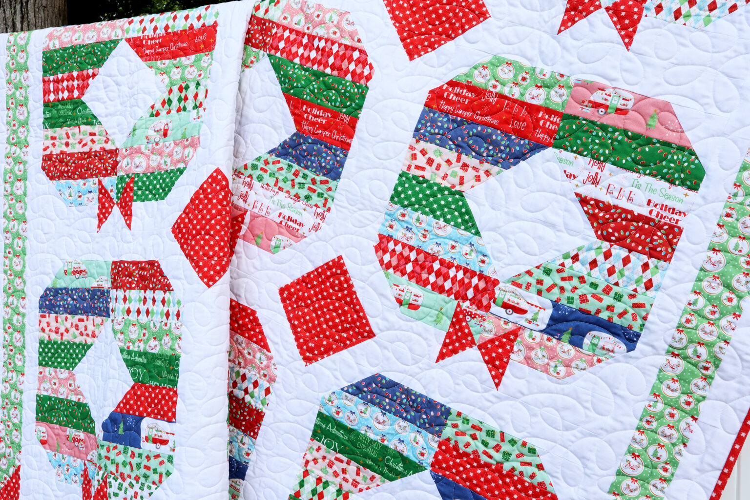 holly-jolly-wreath-quilt-flamingo-toes-quilt-pattern-perfect-for-holidays