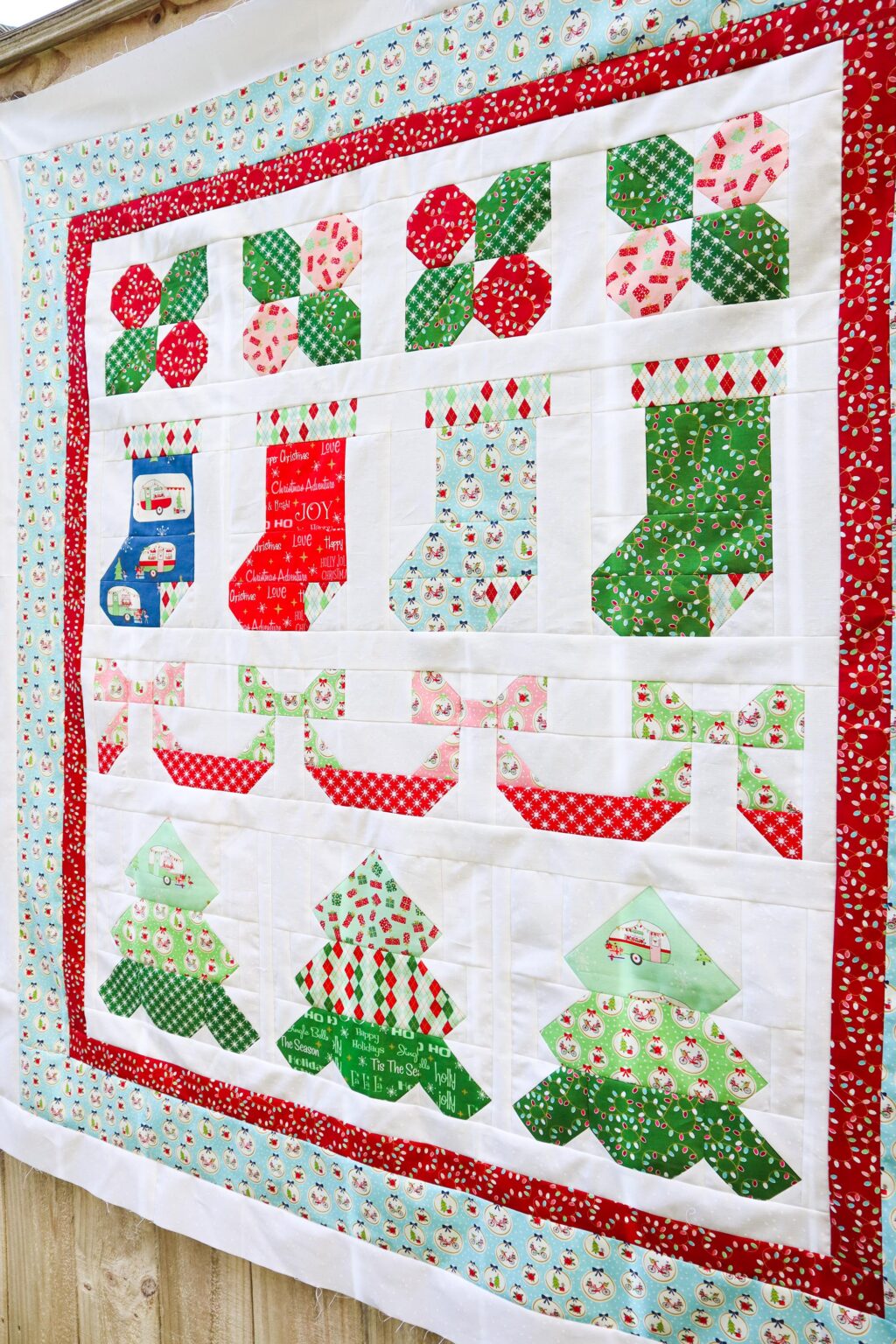 all-the-trimmings-quilt-top-christmas-quilt-along-with-free-patterns