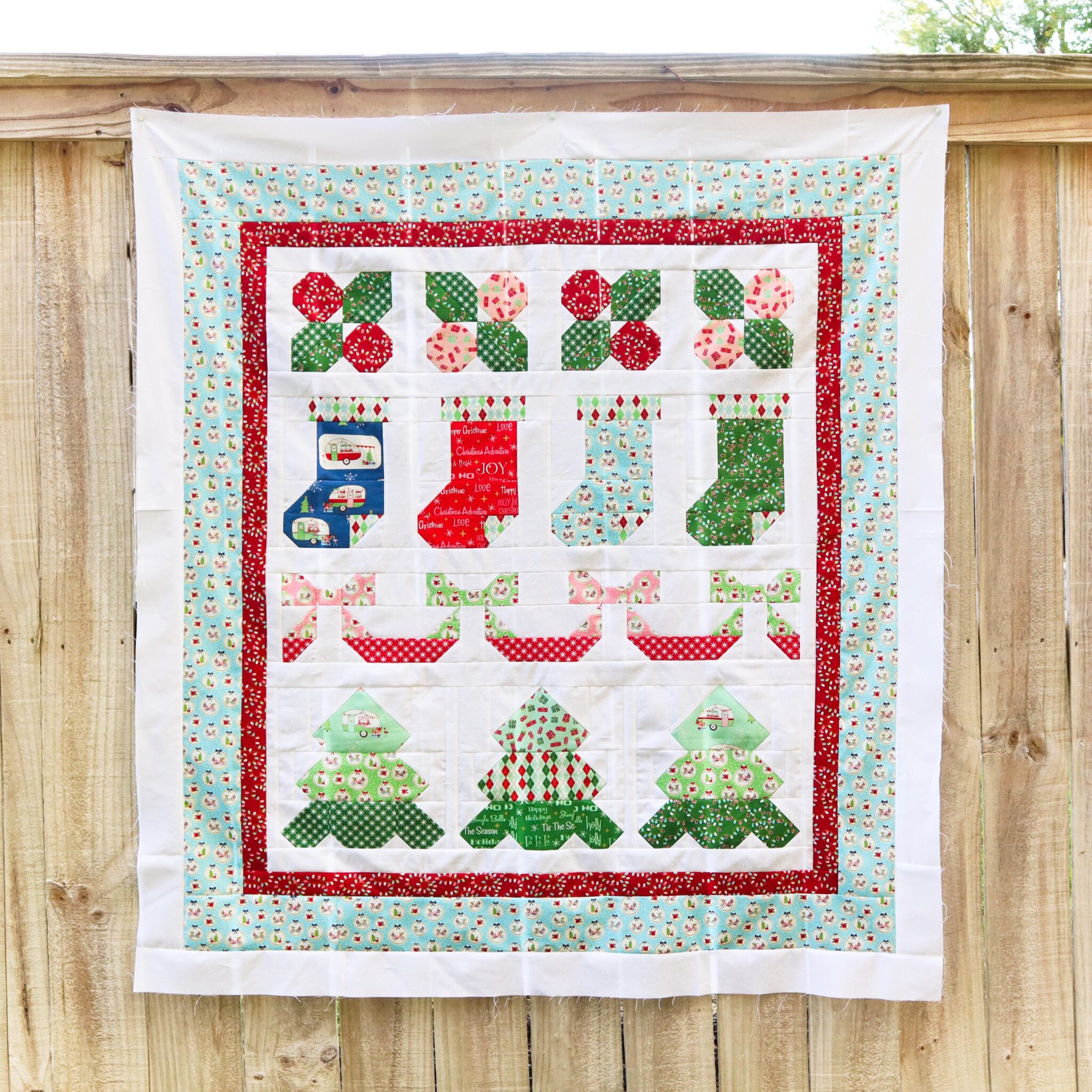 all-the-trimmings-quilt-top-christmas-quilt-along-with-free-patterns